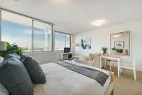 Bright and Sunny Studio Apartment Hotels near Melwood by Greenspan™️ at Neutral Bay