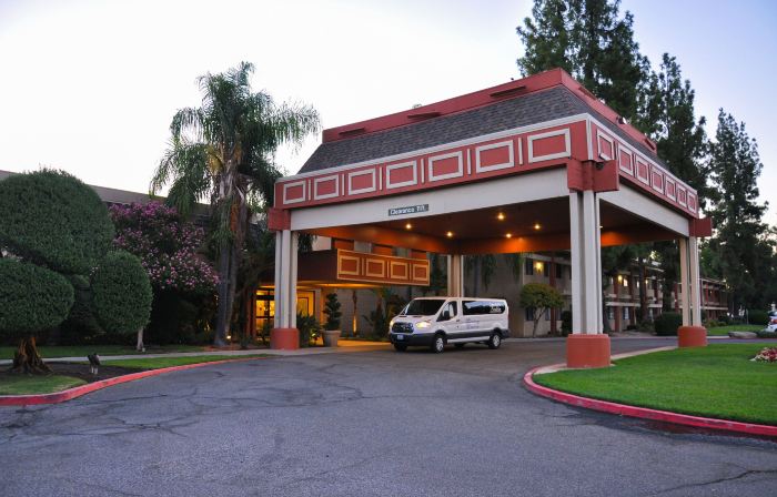 Piccadilly Inn Airport