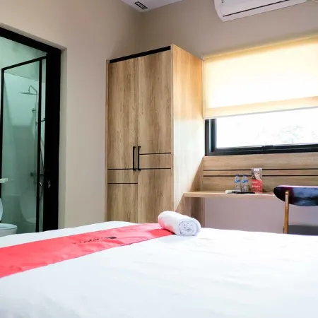 RedDoorz Near Trans Studio Mall Cibubur 3