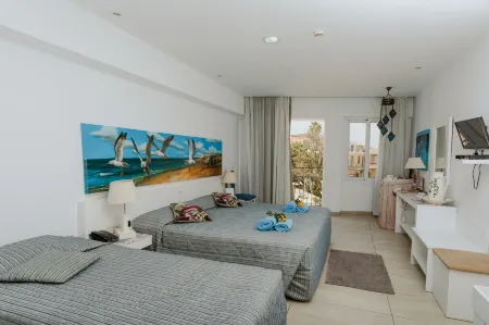 Hotel Opera Отели в г. Ларнака