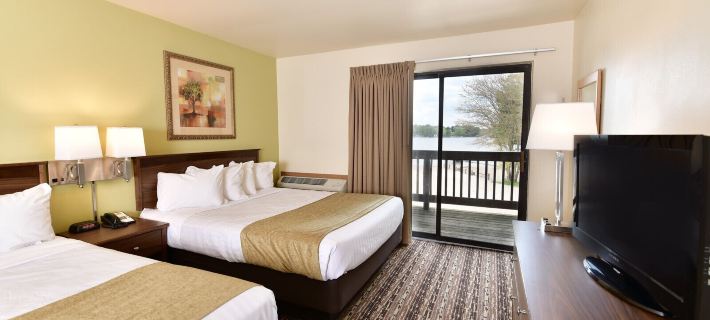 Sunset Bay Resort Hotels in Sauk County