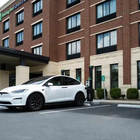 Holiday Inn Express & Suites FRANKLIN - BERRY FARMS by IHG