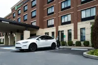 Holiday Inn Express & Suites FRANKLIN - BERRY FARMS by IHG - parking
