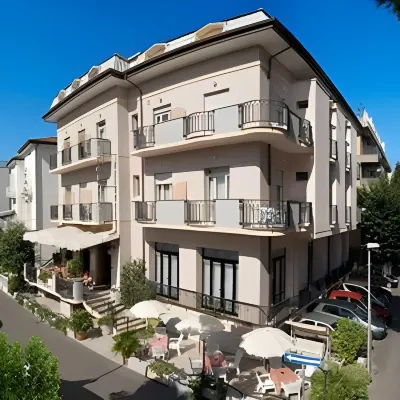 Hotel Piccinelli アルコ・ディ・アウグスト周辺のホテル