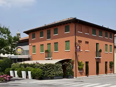 Hotel Locanda Al Sole Hotels near Padri Bianchi