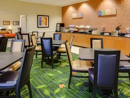 Fairfield Inn Manhattan Отели в г. Манхэттен