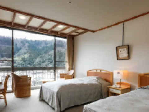 依山楼 岩崎 三朝のホテル