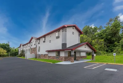 Red Roof Inn Mansfield Hotels in Bellville