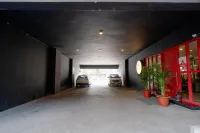 Hotel Asrani International - parking