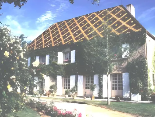 Le Petit Manoir des Bruyères Hotels in Villefargeau