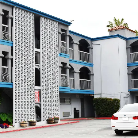 Travelodge by Wyndham Long Beach Convention Center