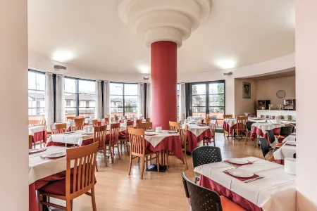 Luna Hotel Motel Lago Maggiore Arona Отели в г. Maggiora