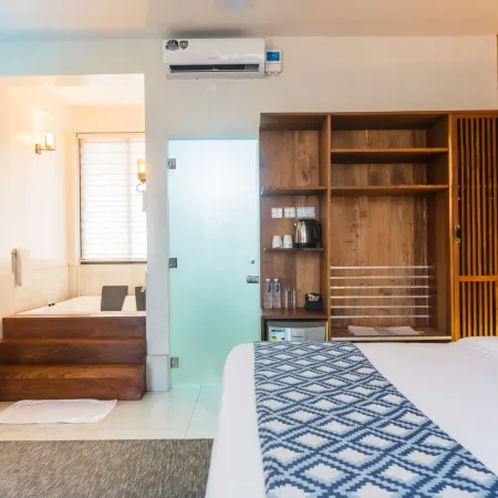 Best Western Jangwani Sea Breeze Hotel