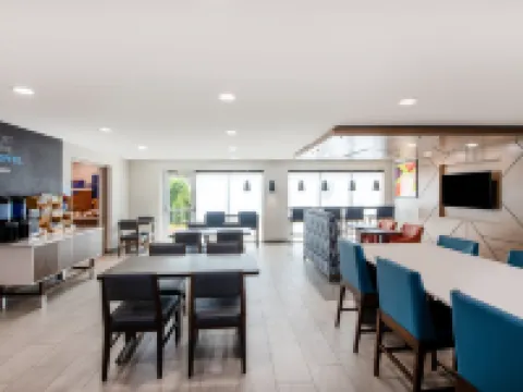 ホリデイ イン エクスプレス ホテル & スイーツ ウィルソン - ヘイズ プレイス by IHG ウィルソンのホテル