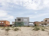 Rome's Beach House 1