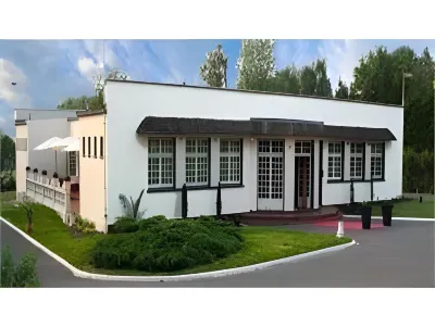 Logis Hôtel & Restaurant - le Mouton Blanc Các khách sạn ở Cambrai