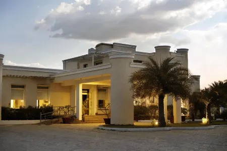 TreeHouse Sunrise Resort & Caravan Park Neemrana Отели в г. Неемрана