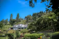 Damar Langit Resort Hotels in Cisarua
