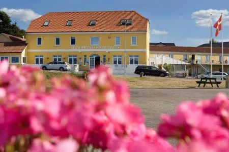 Hvalpsund Færgekro Отели в г. Farso