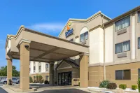 Comfort Inn & Suites Hotels in Blackman