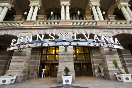 Holiday Inn Express Philadelphia-Midtown Отели рядом с достопримечательностью «Пеннс Ландинг»