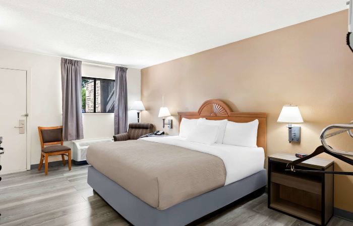 Quality Inn Cleveland Airport