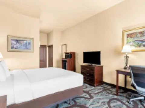 Best Western Holiday Manor Hotels in Newton