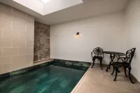 Boreas Hotel, Trademark Collection by Wyndham - piscine
