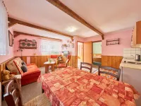 Chlívce u Hronova Hotels in Starkov