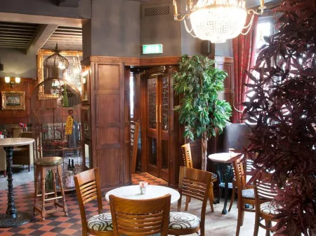 Huckleberrys Bar & Grill Отели рядом с достопримечательностью «Nicola de la Haye Building, University of Lincoln»