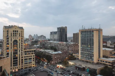 KeyGo #0022, 1 Bedroom, Balcony, City Center Apartments  호텔