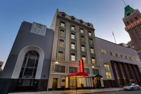 Ramada by Wyndham Oakland Downtown City Center Отели рядом с достопримечательностью «Crescent Lawn | UC Berkeley»