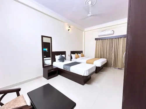 Goroomgo Nath Palace Varanasi - Full Air Conditioned - Excellent Location Hotels in Kurhua