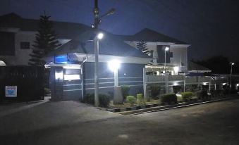 House 13 Hotel