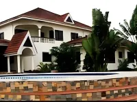 Grand Casamora فنادق في Adjiringanor