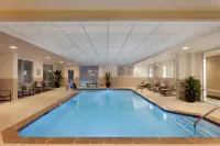 Embassy Suites by Hilton Atlanta Airport Hotel di College Park