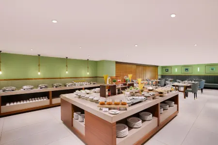 Lemon Tree Hotel, Rajkot Отели рядом с достопримечательностью «ISKCON Rajkot, Sri Sri Radha Neelmadhav Dham»