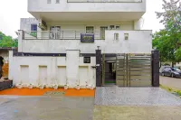 FabHotel White House Bnb - Nr Yashobhoomi Convention Centre Hotels in South West Delhi