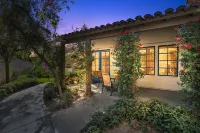 Single story Luxurious 1 BR 1 BA Kitchen Living Resort Pools Gym