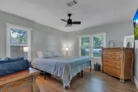 Cozy cottage on Creeper Trail -Fenced in backyard for dogs. Near Restaurants