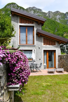 Our Happy Place Detached vacation home with garden Hotel a Mandello del Lario