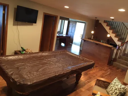 BEAUTIFUL LAKE VIEW from every room, 6 BDRM, 5 Bath, Pool Table, Ping Pong, AC Отели рядом с достопримечательностью «Lollipop Park»