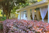 Beautifully Designed Oasis - Blocks to UF Stadium!