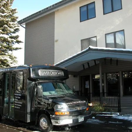 Luxury Condo w/ FREE WiFi, Parking, Heated Pool, Hot Tubs, Skier Shuttles