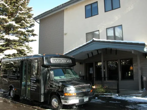 Luxury Condo w/ FREE WiFi, Parking, Heated Pool, Hot Tubs, Skier Shuttles