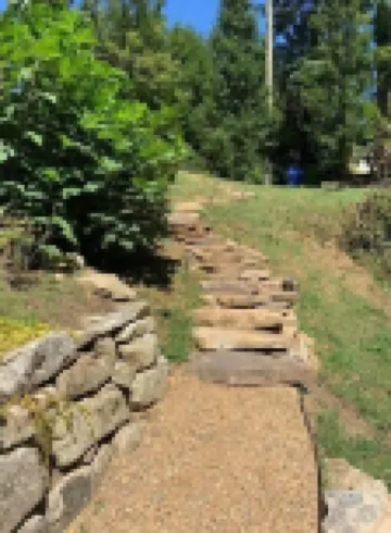 Lovely, serene studio apartment close to downtown and Biltmore Village.