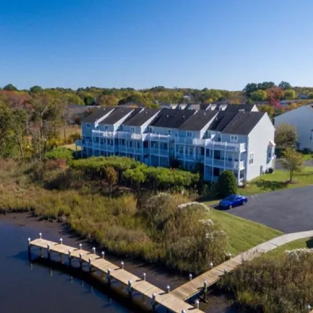 Spectacular well stocked townhouse minutes from Bethany Beach