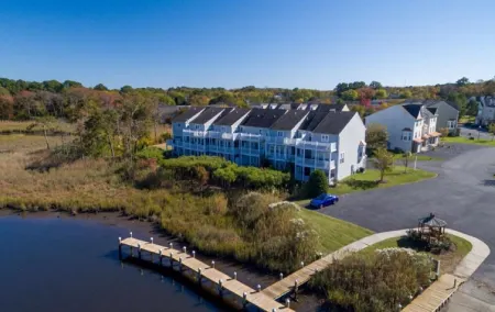 Spectacular well stocked townhouse minutes from Bethany Beach