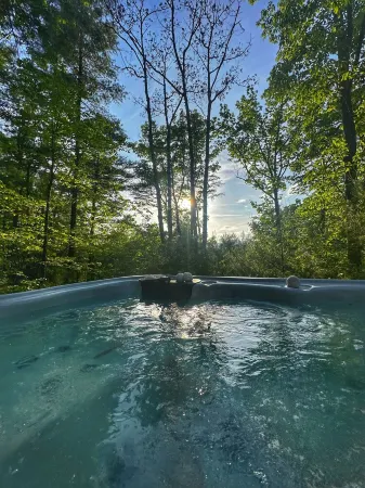 Relaxing Mountain Getaway with Hot Tub & Views! 6 minutes to Bryce Ski Resort