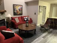 Year-round resort condo minutes from skiing, lake, golf, pool, sleeps 6